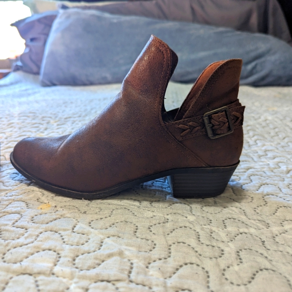 Low cut ankle booties